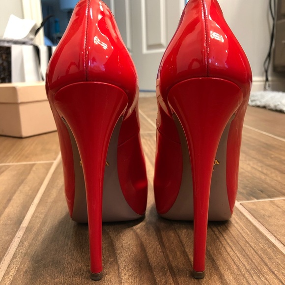 Prada Fiery Red Vernice Hidden Platform Pump 4 34 - Picture 7 of 8